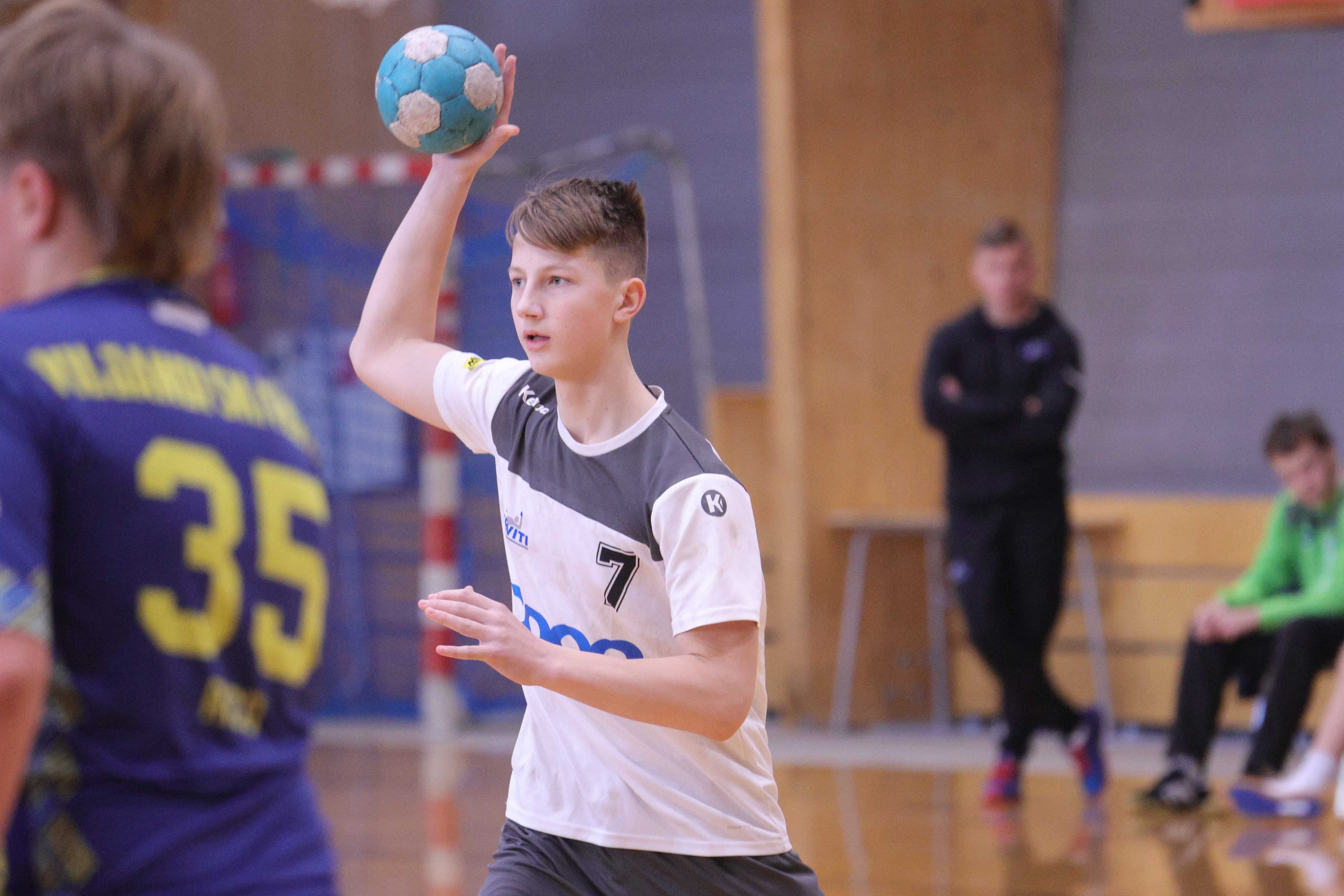 2025 Eesti meistrivõistlustel käsipallis on Põlvas noormeeste U16 vanuseklassi esimesel etapil üks võistluspäev mängitud