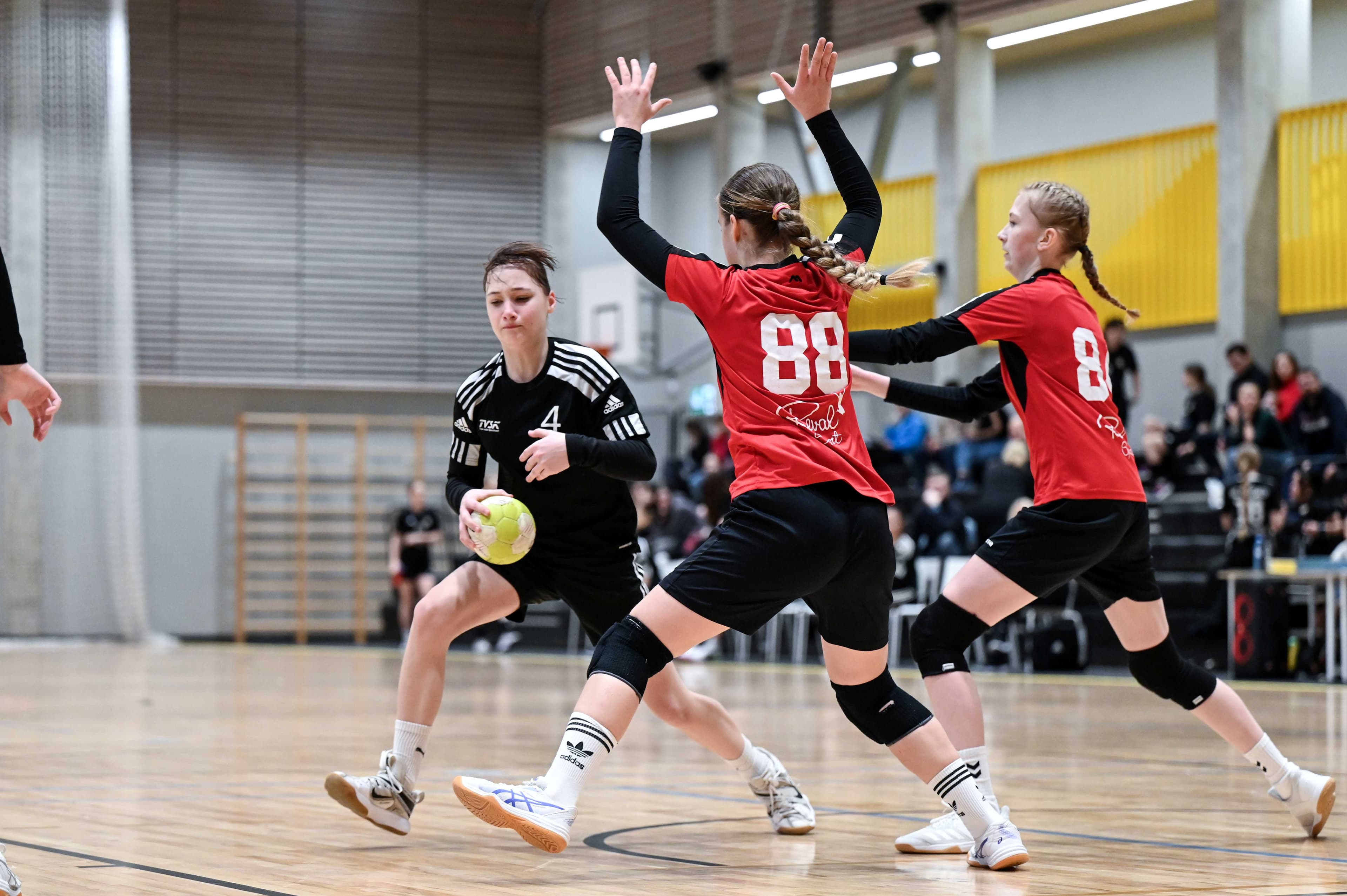 Tabasalu Kooli Spordihoones alustati tütarlaste U15 vanuseklassi 2025 Eesti meistrivõistlustel I etapi mängudega