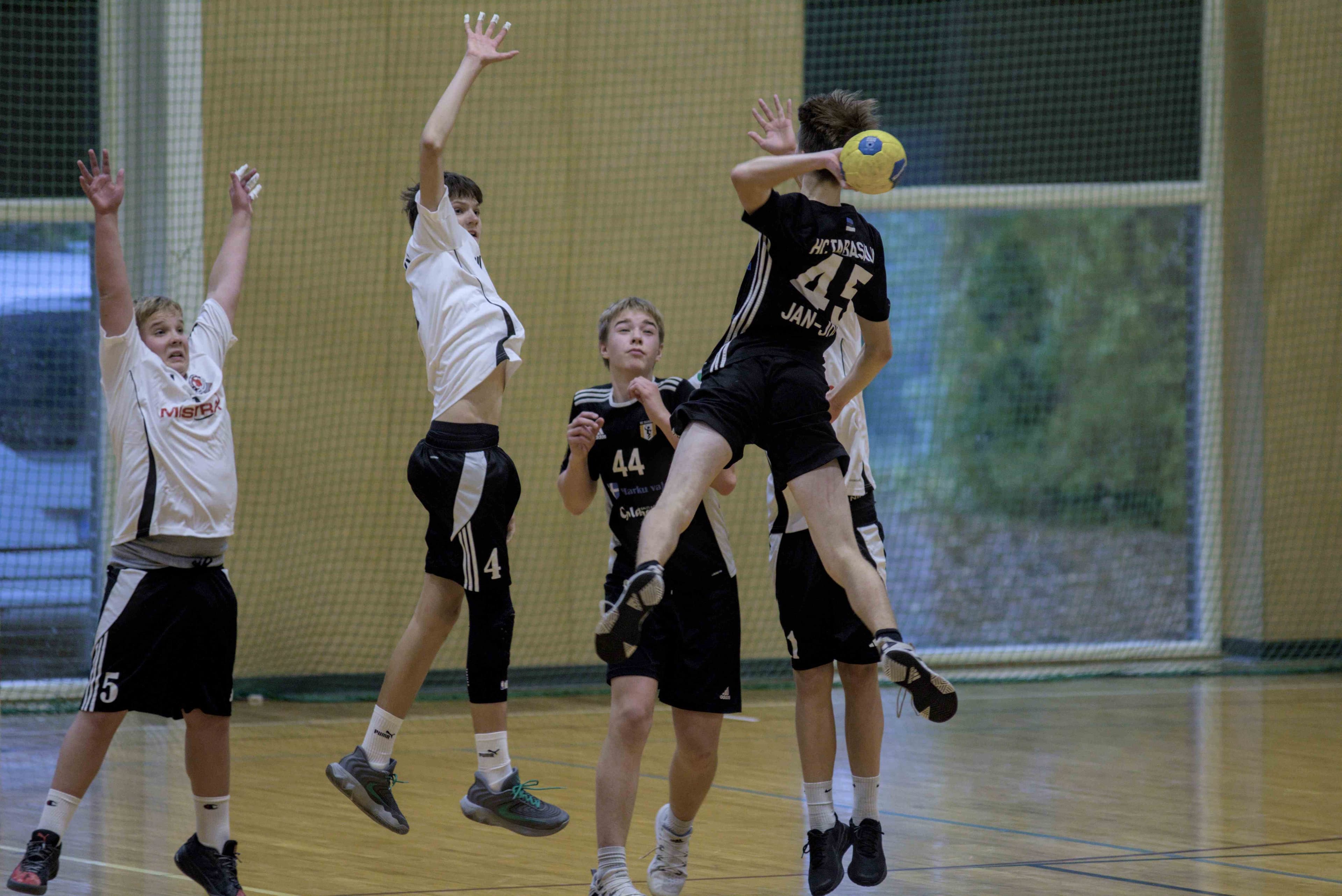 Noormeeste U14 käsipalli karikavõistlustel on mängida veel otsustavad kohamängud