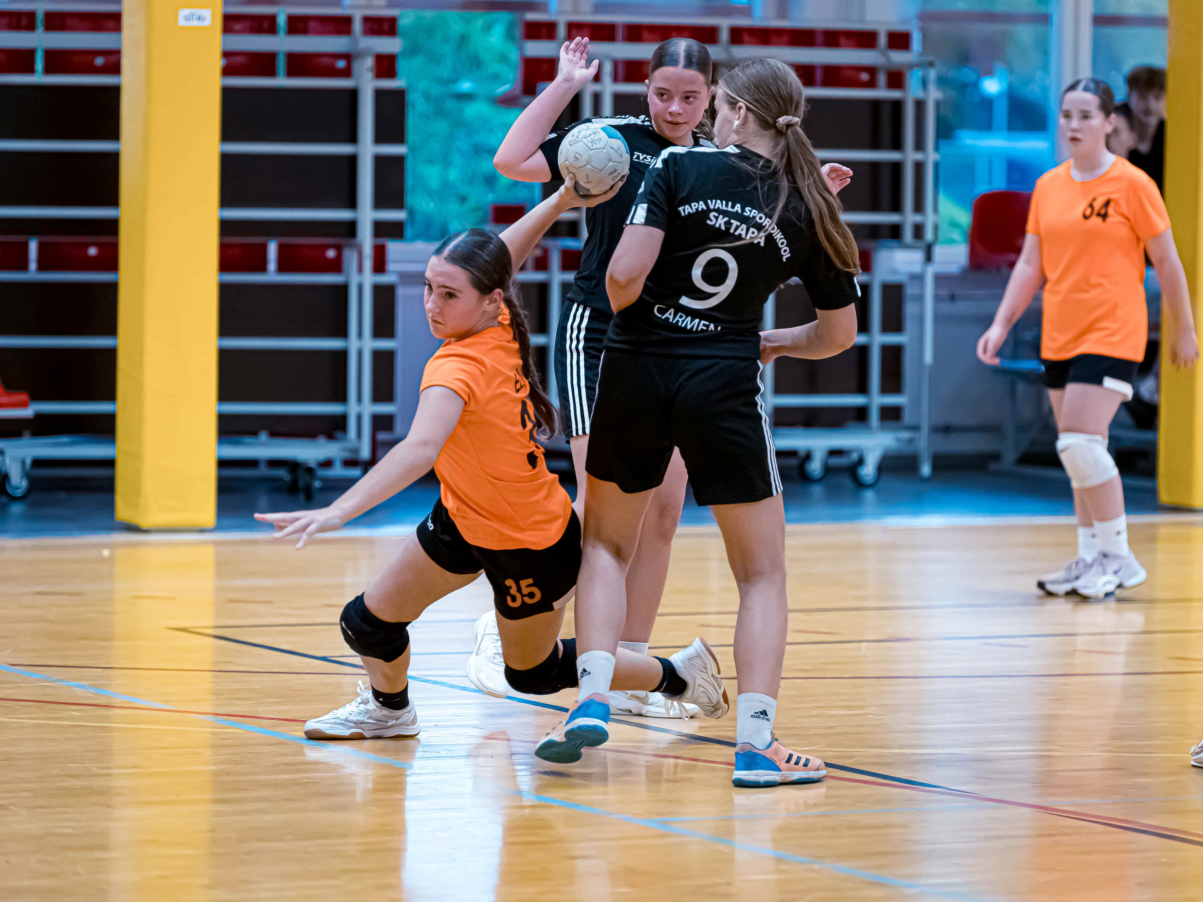 Tütarlaste U14 2025 Eesti karikavõistlustel käsipallis on üks võistluspäev mängitud